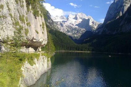 Der Goisausee inmitten der Berge
