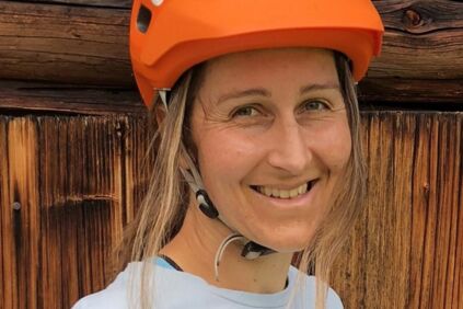 Elke Rabeder lächelt in die Kamera