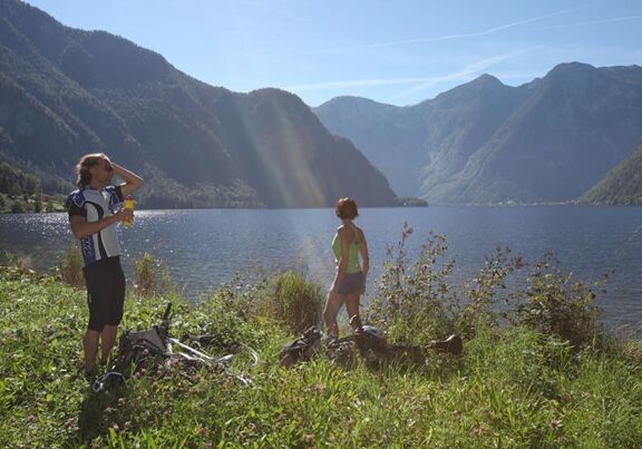 Mountain bike break at Lake Hallstatt